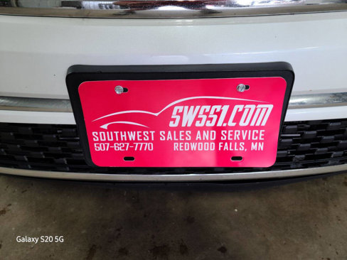 Used 2017 GMC Acadia Denali image 2