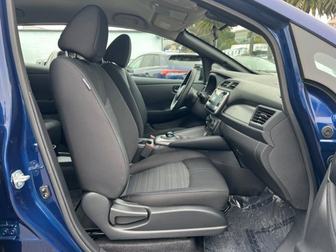 Used 2025 Nissan Leaf S image 35