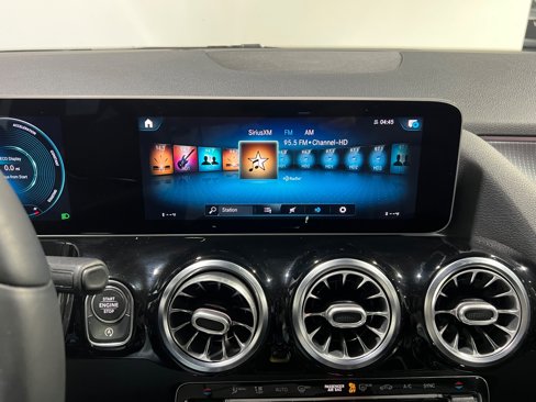 Used 2021 Mercedes-Benz GLA 250 4MATIC w/ Premium Package image 32