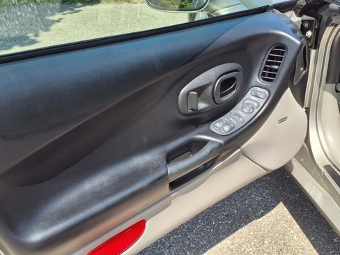 Used 2001 Chevrolet Corvette Convertible w/ Preferred Equipment Group2 image 9