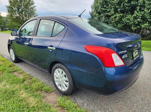 Used 2012 Nissan Versa SV image 8
