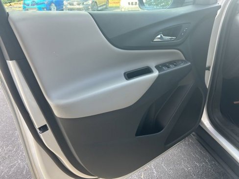 Used 2020 Chevrolet Equinox LS w/ LS Convenience Package image 13