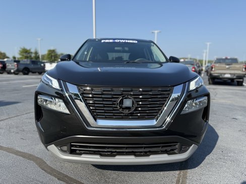 Used 2023 Nissan Rogue SV image 2