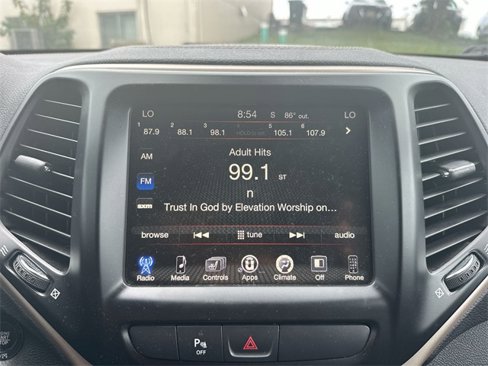 Used 2017 Jeep Cherokee Limited image 39