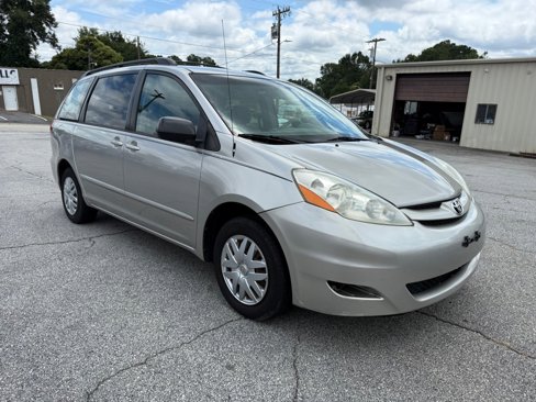 Used 2006 Toyota Sienna CE image 3