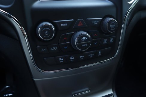 Used 2021 Jeep Grand Cherokee Laredo image 33