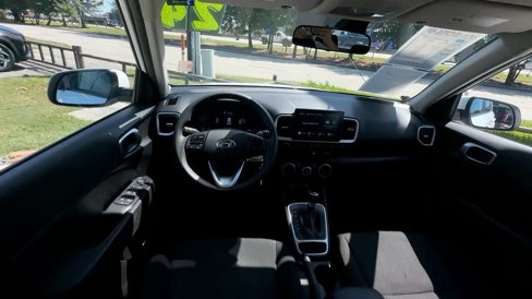 Certified 2024 Hyundai Venue SE image 19