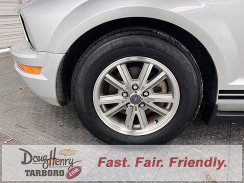 Used 2005 Ford Mustang Convertible image 21