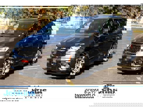 Used 2022 Chrysler Pacifica Touring image 1