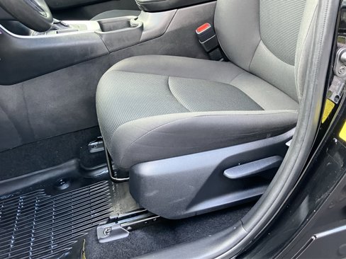 Used 2021 Toyota RAV4 LE image 17