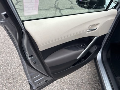 Used 2022 Toyota Corolla Cross XLE image 12