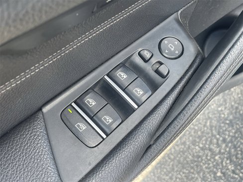 Used 2018 BMW 530i image 11