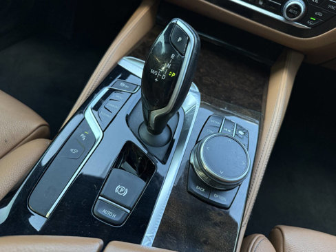 Used 2019 BMW 530i w/ Luxury Package image 28