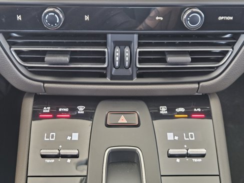 Certified 2025 Porsche Macan image 20