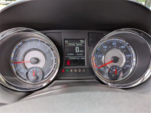 Used 2015 Chrysler Town & Country Touring-L w/ Driver Convenience Group image 15
