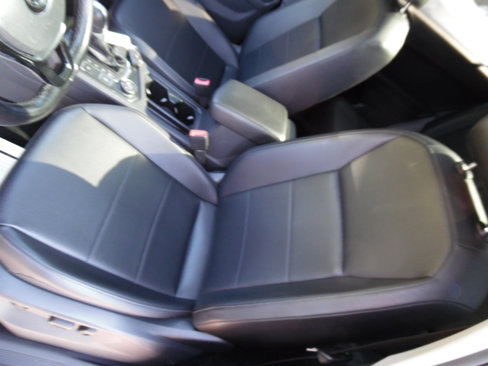 Used 2018 Volkswagen Tiguan SE w/ Panoramic Sunroof Package image 11