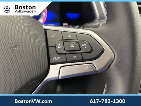 Used 2022 Volkswagen Tiguan SE w/ Panoramic Sunroof Package image 12