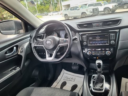 Used 2020 Nissan Rogue SV w/ Premium Package image 16