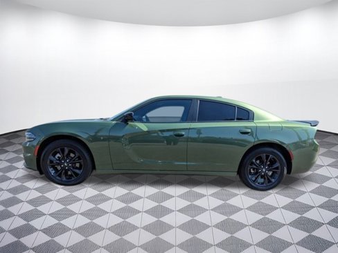 Used 2022 Dodge Charger SXT w/ Blacktop Package image 3