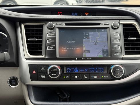 Used 2018 Toyota Highlander XLE image 15