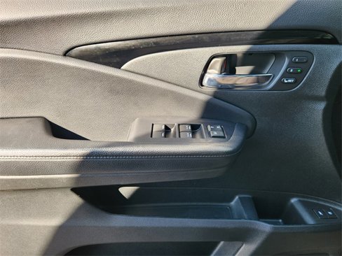 Used 2019 Honda Pilot Touring image 23