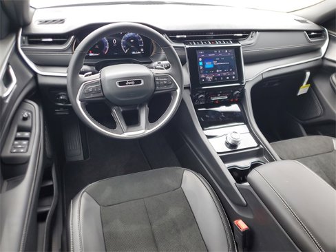 New 2025 Jeep Grand Cherokee L Altitude image 14