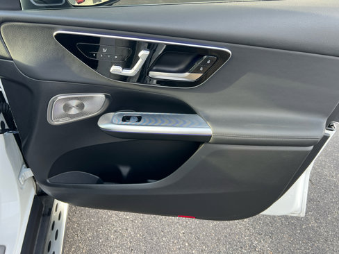 Used 2025 Mercedes-Benz GLC 300 4MATIC image 18