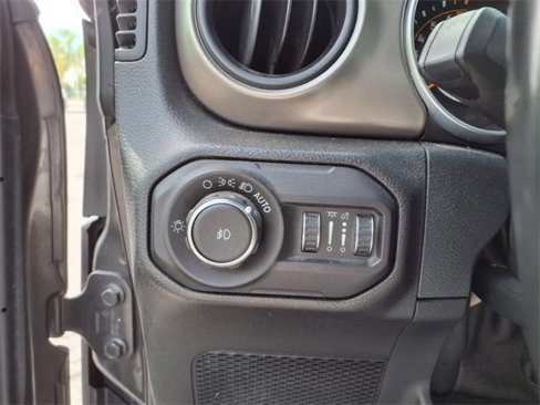 Used 2018 Jeep Wrangler Unlimited Sport S image 16