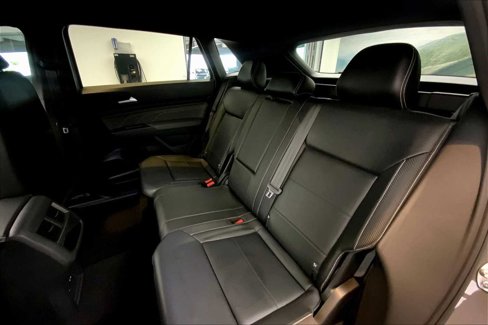 Used 2021 Volkswagen Atlas Cross Sport SE image 18