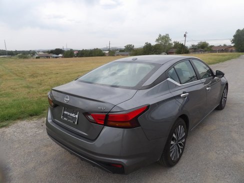 Used 2024 Nissan Altima 2.5 SV image 6