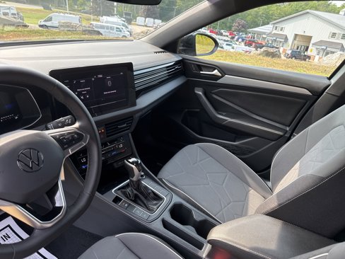 Used 2025 Volkswagen Jetta Sport image 27