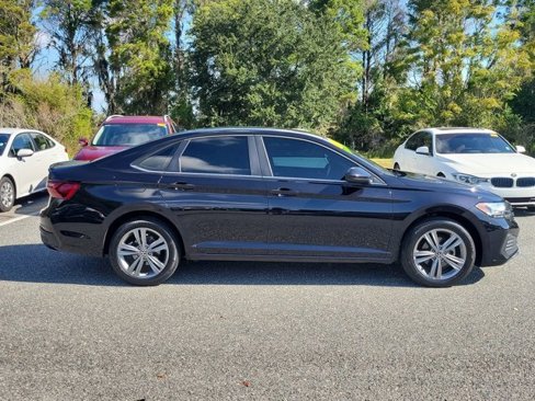 Used 2023 Volkswagen Jetta SE image 9