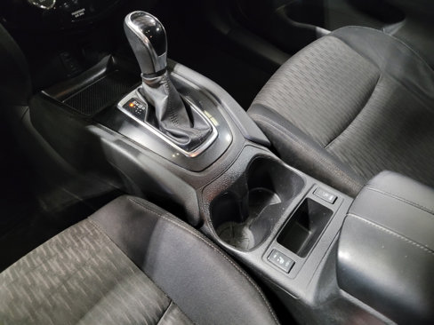Used 2017 Nissan Rogue SV w/ SV Premium Package image 26