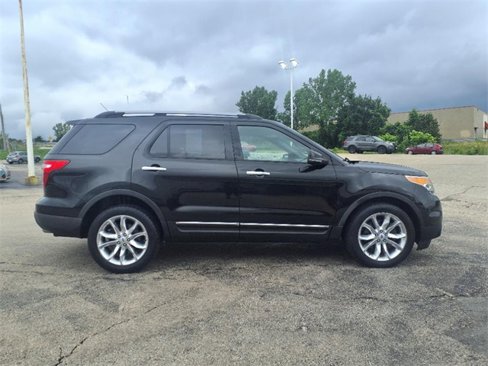 Used 2013 Ford Explorer XLT image 2