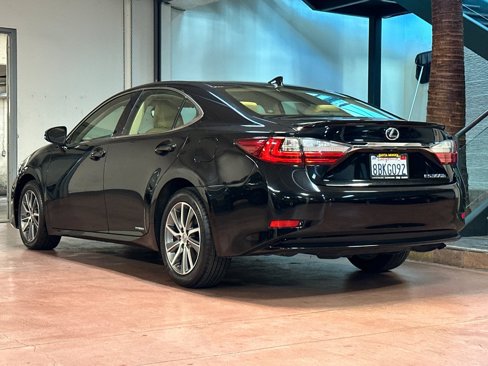 Used 2016 Lexus ES 300h image 3