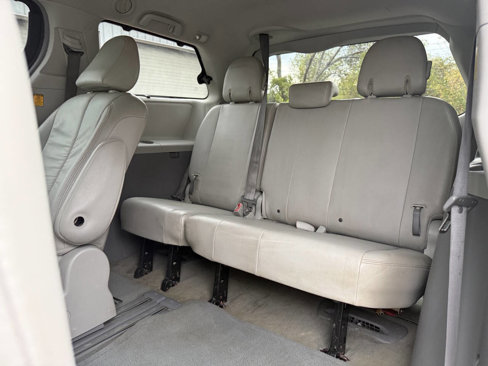 Used 2011 Toyota Sienna XLE image 16