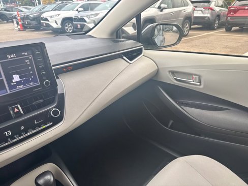 Used 2021 Toyota Corolla LE image 26