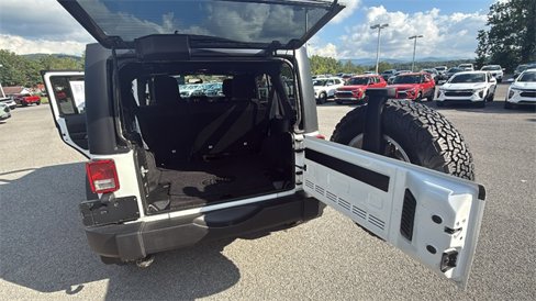 Used 2018 Jeep Wrangler Unlimited Sport S image 25