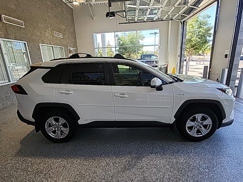 Used 2020 Toyota RAV4 XLE w/ Convenience Package image 3