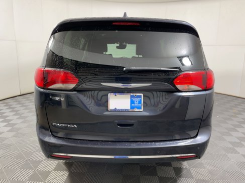 Used 2020 Chrysler Pacifica Touring-L w/ Advanced Safetytec Group image 8