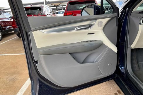Used 2017 Cadillac XT5 Luxury w/ Driver Awareness Package image 21