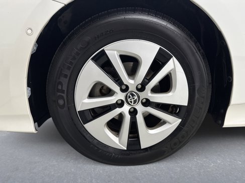 Used 2017 Toyota Prius Two image 19