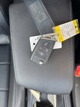 Used 2020 Volkswagen Tiguan SE w/ Panoramic Sunroof Package image 34