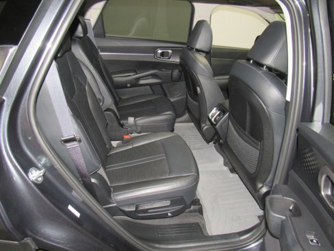 Used 2024 Kia Sorento EX w/ Panoramic Sunroof Package image 25