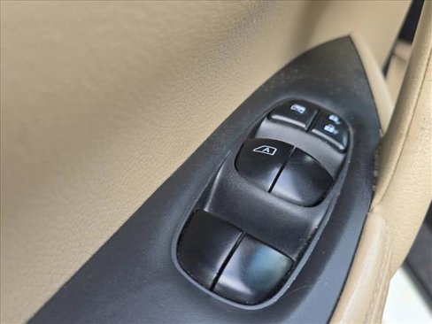 Used 2016 Nissan Rogue SL w/ SL Premium Package image 8