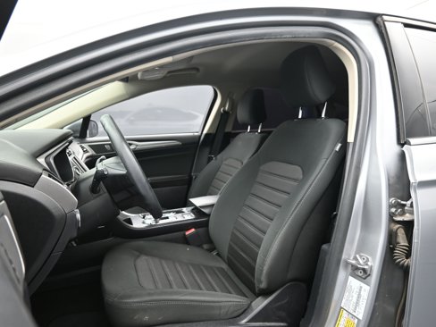 Used 2020 Ford Fusion SE image 17