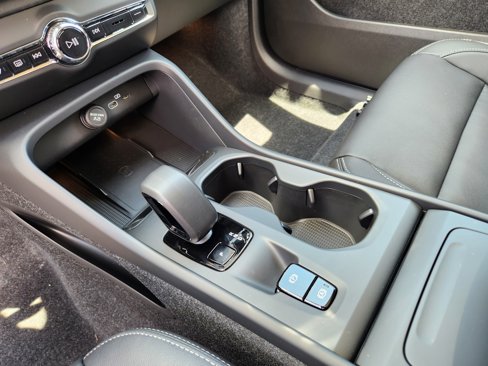 New 2025 Volvo XC40 B5 Core w/ Climate Package image 30