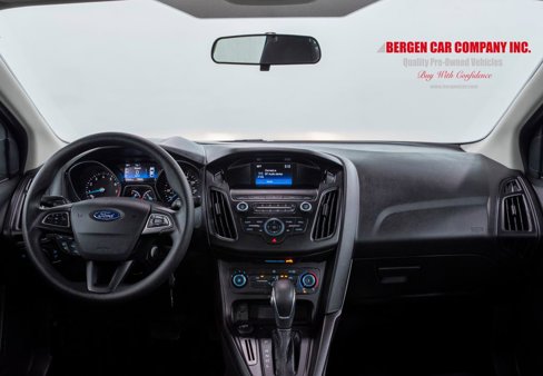 Used 2018 Ford Focus SE image 16