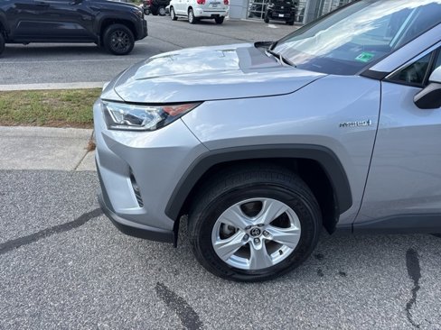 Used 2021 Toyota RAV4 XLE image 3