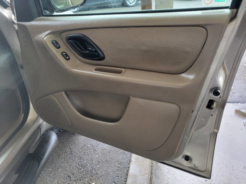 Used 2001 Ford Escape XLT image 10